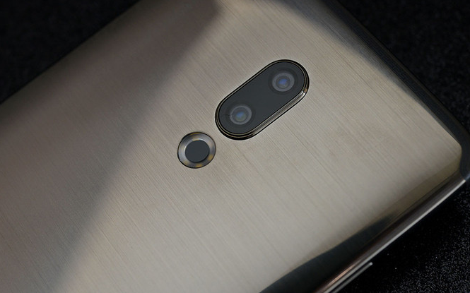 魅族15/15 Plus正式发布,魅族15Plus真机开箱图赏与评测