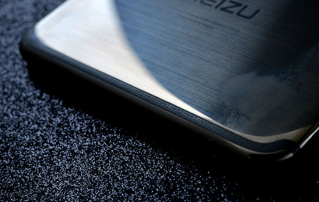 魅族15/15 Plus正式发布,魅族15Plus真机开箱图赏与评测