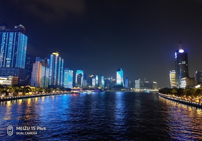 魅族15/15 Plus正式发布,魅族15Plus真机开箱图赏与评测