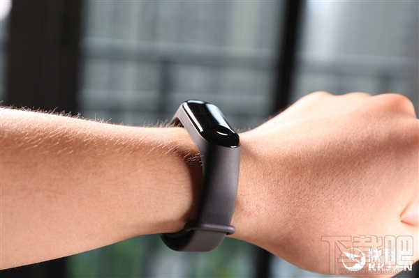 小米手环3图赏:造型圆润/屏幕大升级