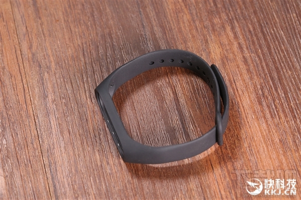 小米手环3图赏:造型圆润/屏幕大升级