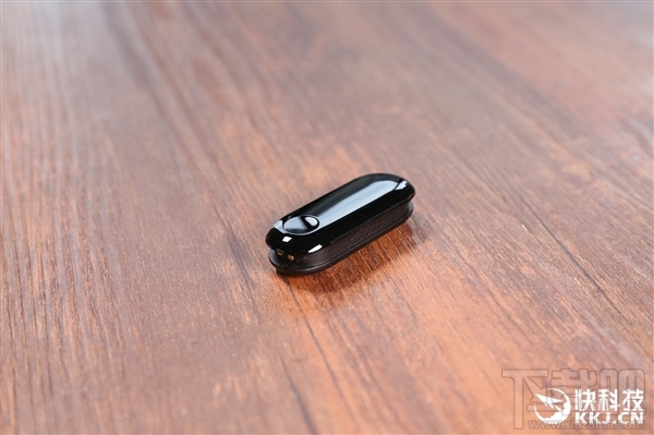 小米手环3图赏:造型圆润/屏幕大升级