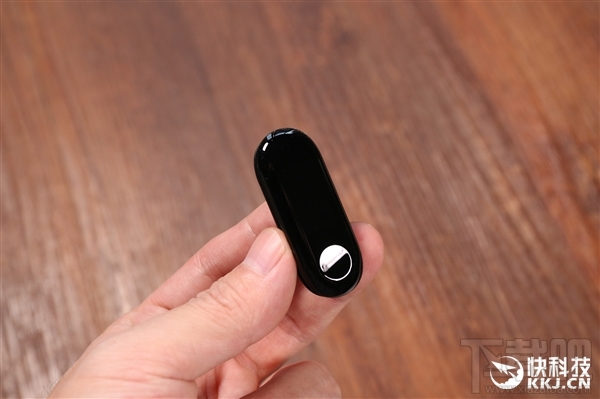 小米手环3图赏:造型圆润/屏幕大升级