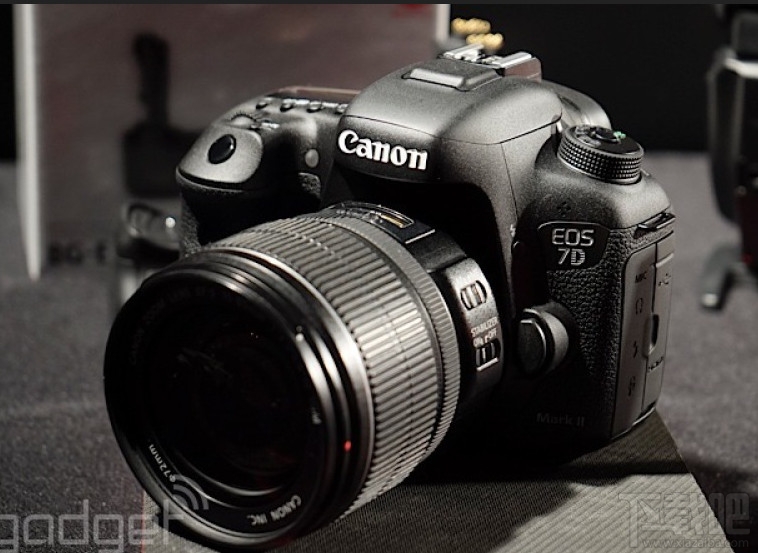 Canon EOS 7D Mark II 中文动手玩:影像怪兽暌违五年再发威