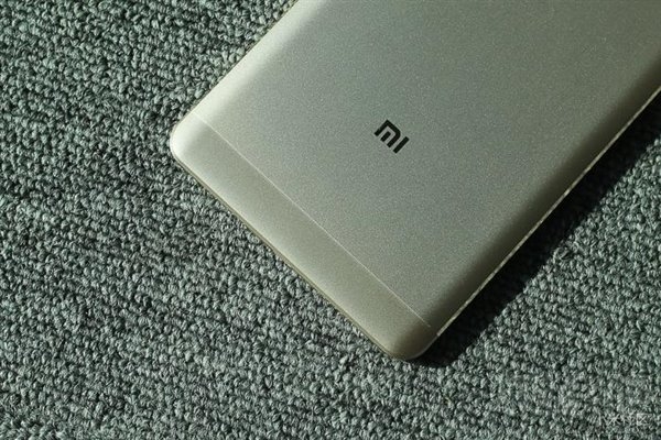 6.44英寸小米Max开箱图赏:包装盒亮了