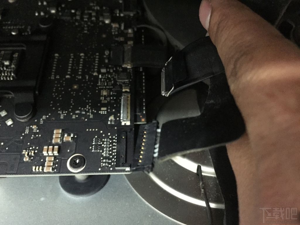 旧款iMac怎么更换机械硬盘?iMac加SSD固态硬盘教程