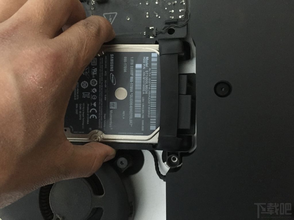 旧款iMac怎么更换机械硬盘?iMac加SSD固态硬盘教程