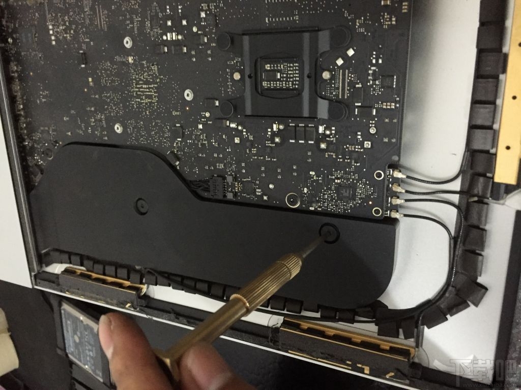 旧款iMac怎么更换机械硬盘?iMac加SSD固态硬盘教程