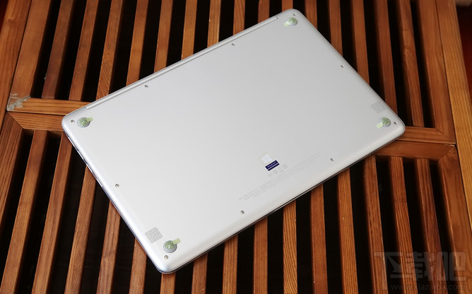 三星900X5T怎么样？15寸全金属三星 星曜900X5T评测