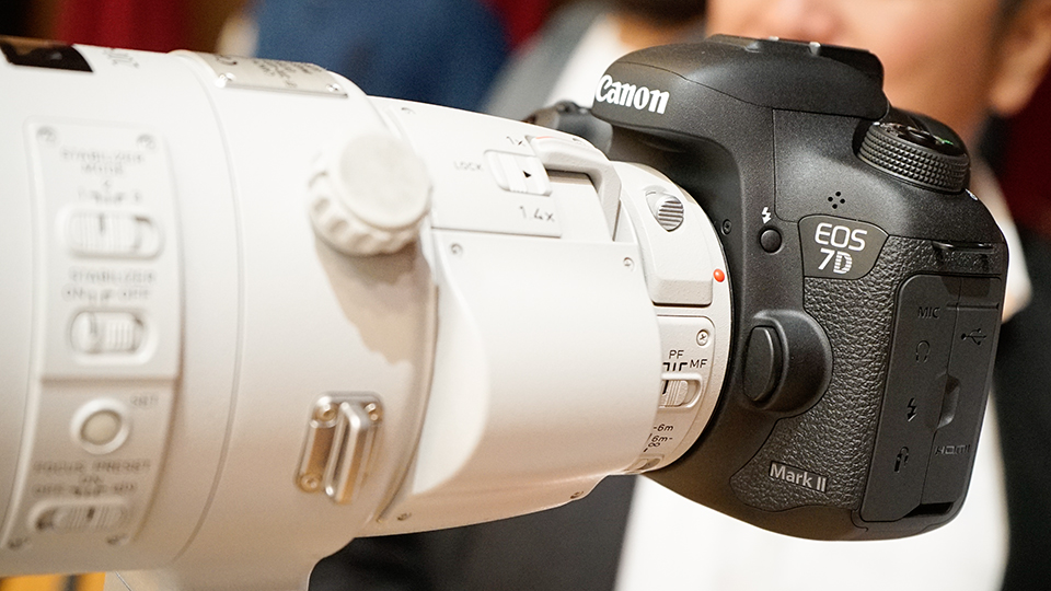 Canon EOS 7D Mark II 中文动手玩：影像怪兽暌违五年再发威