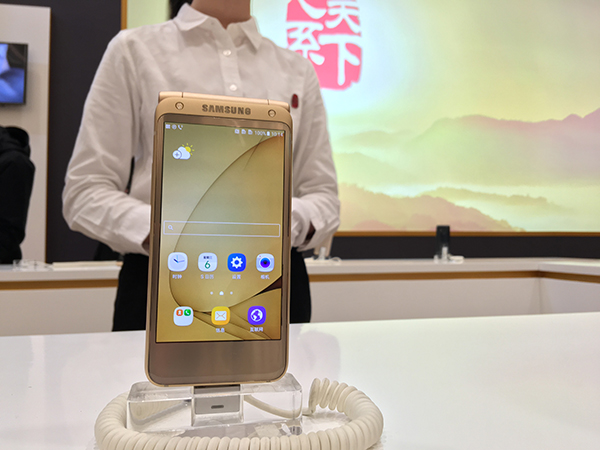 三星发布翻盖W2017 依旧售价2万元