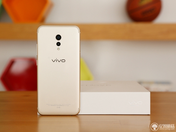 vivo Xplay6体验：对焦速度出色，合格的双曲屏