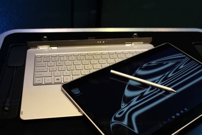 保时捷推出 2500美元笔电Book One