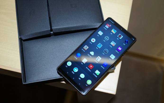 锤子坚果R1黑色版开箱图赏_坚果R1评测