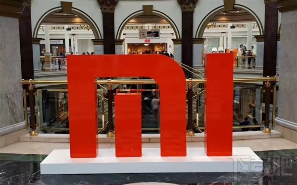 红米Note5赤焰红版亮相:价格爆光