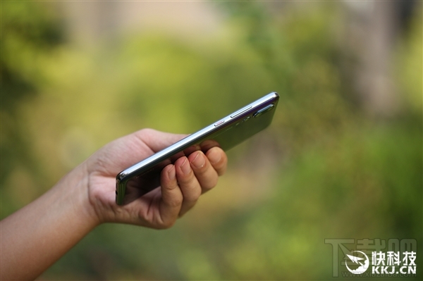 华为P20极光闪蝶版首发图赏:配色浪漫梦幻