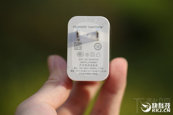 华为P20极光闪蝶版首发图赏:配色浪漫梦幻