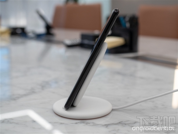 谷歌Pixel3XL发布:刘海屏设计