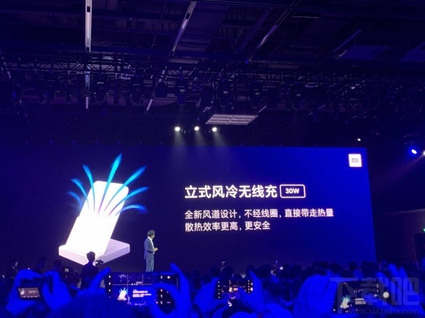 小米30w立式无线充电器怎么样?简评小米立式风冷无线充电器