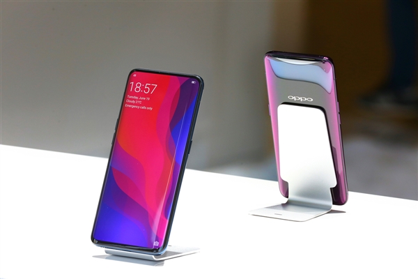 OPPO FindX图片来了，现场图赏 正反无孔+93%屏占比
