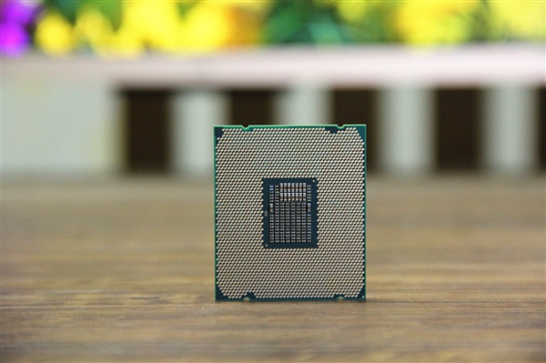 Intel i7-8565U现身： 14nm 15W低功耗